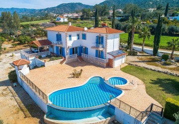 4 Bedroom Detached Villa in Argaka, Paphos