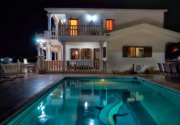 Detached Villa For Rent  in  Peyia - Coral Bay
