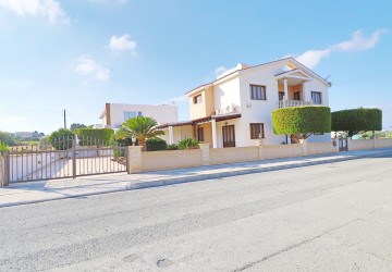 5 Bedroom Detached Villa in Emba, Paphos