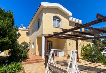 Detached Villa For Sale  in  Emba