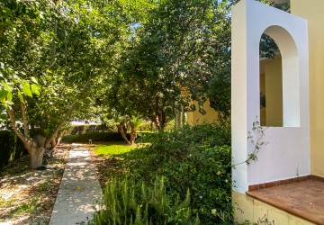 Detached Villa For Sale  in  Emba