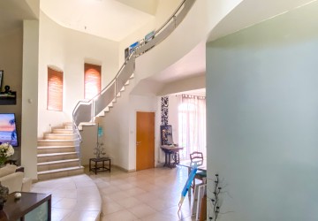 Detached Villa For Sale  in  Emba