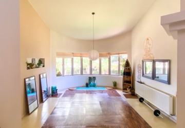 Detached Villa For Sale  in  Emba
