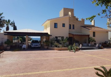 6 Bedroom Detached Villa in Peyia, Paphos