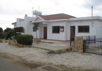 Detached Villa For Sale  in  Peyia