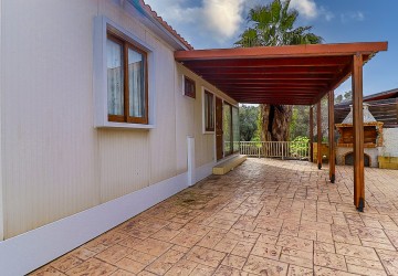Traditional House For Sale  in  Thrinia