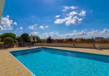 Town House For Sale  in  Peyia