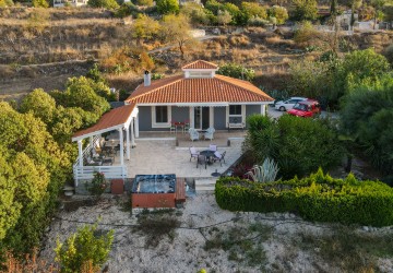 Bungalow For Sale  in  Lasa