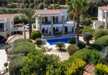 3 Bedroom Detached Villa in Stroumbi, Paphos