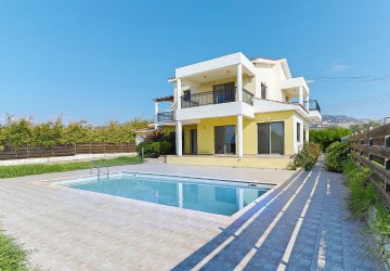 4 Bedroom Detached Villa in Peyia, Paphos