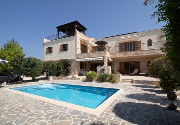 5 Bedroom Detached Villa in Peyia, Paphos