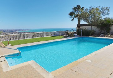 Bungalow For Sale  in  Peyia