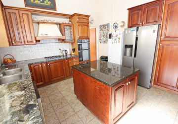 Bungalow For Sale  in  Peyia