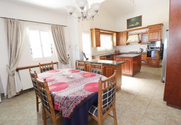Bungalow For Sale  in  Peyia