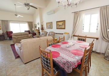 Bungalow For Sale  in  Peyia