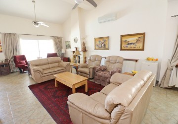 Bungalow For Sale  in  Peyia