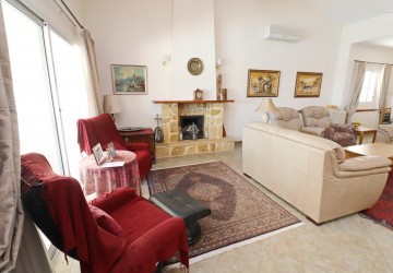 Bungalow For Sale  in  Peyia