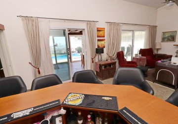 Bungalow For Sale  in  Peyia