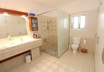 Bungalow For Sale  in  Peyia
