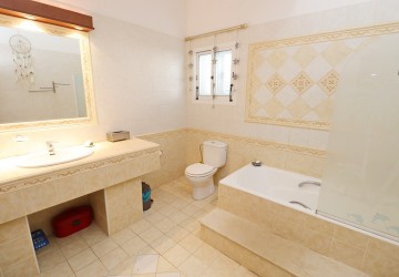 Bungalow For Sale  in  Peyia