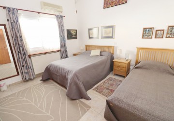 Bungalow For Sale  in  Peyia