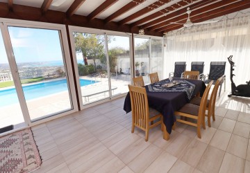 Bungalow For Sale  in  Peyia