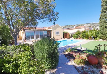 Bungalow For Sale  in  Peyia