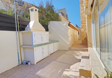 Bungalow For Sale  in  Peyia
