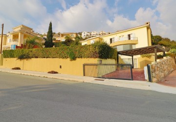 6 Bedroom Detached Villa in Peyia, Paphos