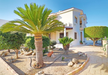 Detached Villa For Sale  in  Emba
