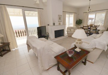 Detached Villa For Sale  in  Peyia