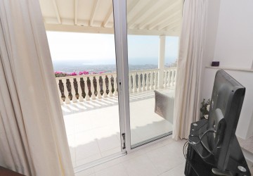 Detached Villa For Sale  in  Peyia