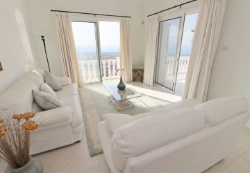 Detached Villa For Sale  in  Peyia