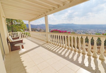 Detached Villa For Sale  in  Peyia