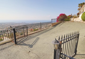 Detached Villa For Sale  in  Peyia