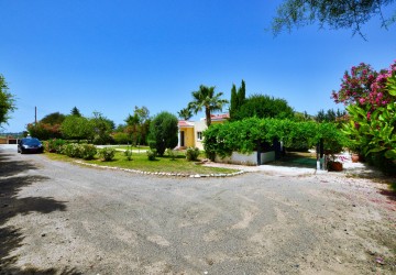 Detached Villa For Sale  in  Agia Varvara