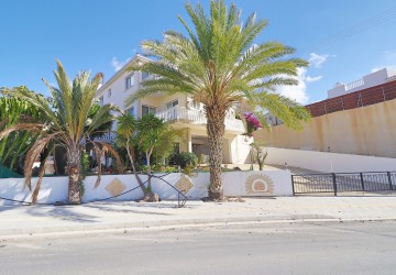 Detached Villa For Sale  in  Peyia