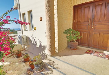 Detached Villa For Sale  in  Peyia
