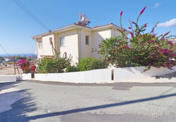 Detached Villa For Sale  in  Peyia
