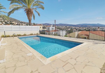 Detached Villa For Sale  in  Peyia