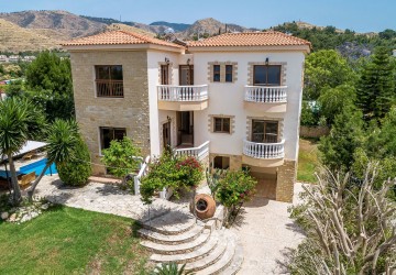 5 Bedroom Detached Villa in Argaka, Paphos