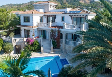 5 Bedroom Detached Villa in Argaka, Paphos