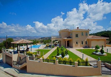 4 Bedroom Detached Villa in Stroumbi, Paphos