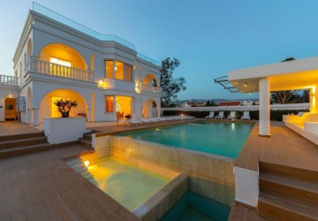 7 Bedroom Detached Villa in Peyia - Coral Bay, Paphos