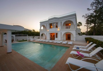 Detached Villa For Rent  in  Peyia - Coral Bay