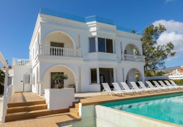 Detached Villa For Rent  in  Peyia - Coral Bay