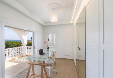 Detached Villa For Rent  in  Peyia - Coral Bay