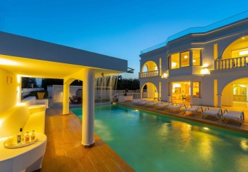 Detached Villa For Rent  in  Peyia - Coral Bay