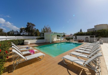 Detached Villa For Rent  in  Peyia - Coral Bay