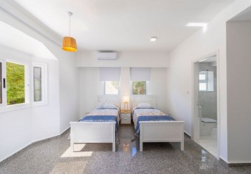 Detached Villa For Rent  in  Peyia - Coral Bay